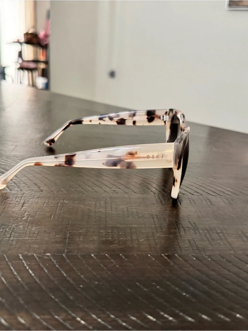 Like New DIFF Bella II Cream Tortie Sunglasses